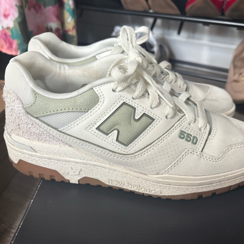 Women's New Balance 550s
